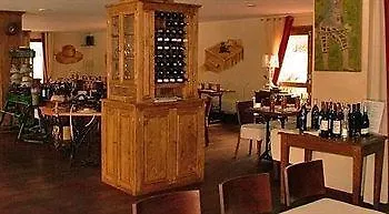 Larroque فندق 2*