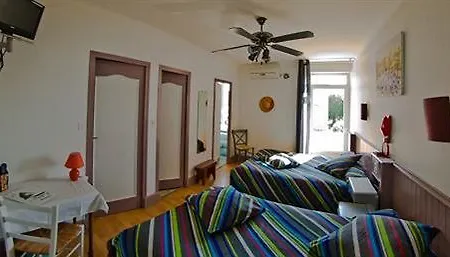 Larroque فندق كوساد