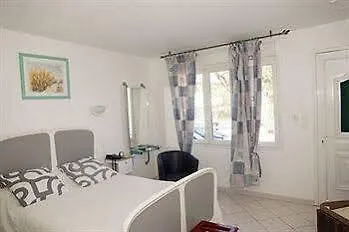 Hotel Larroque 2*