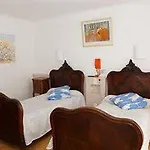 Larroque Hotel 2*