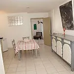 Hotel Larroque 2*